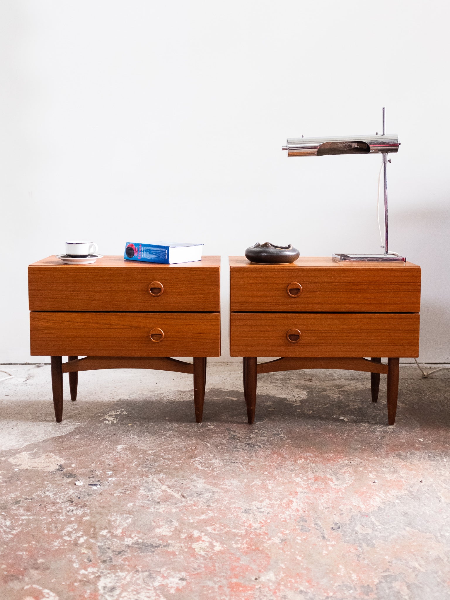 Paire de tables de chevet