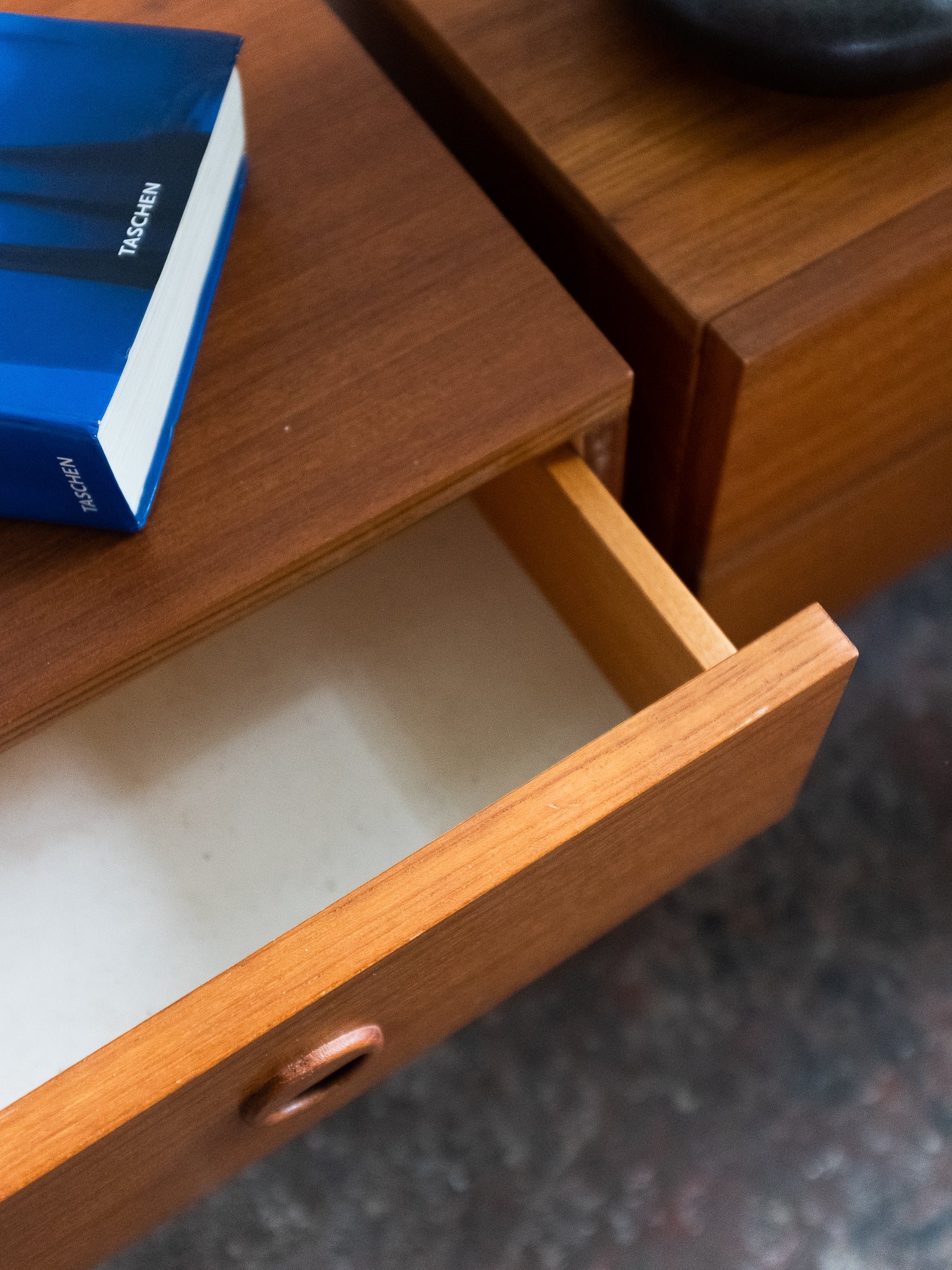 Paire de tables de chevet